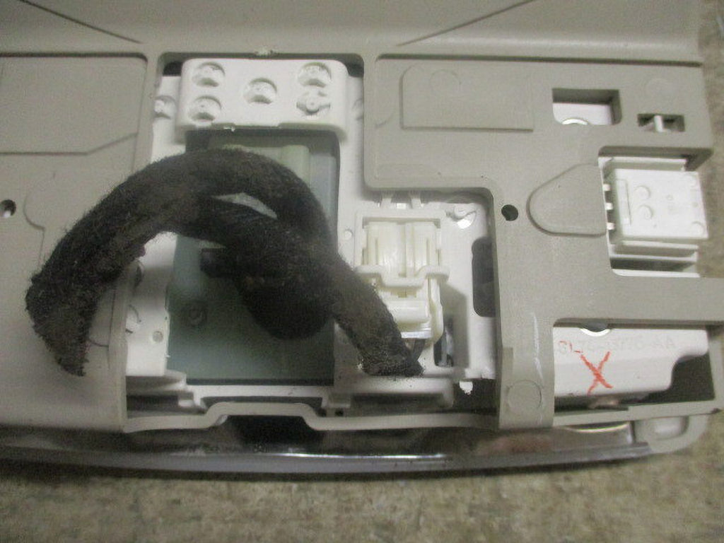 Pre-Owned 10 11 12 Lincoln MKT Overhead Roof Console w/Sunroof OEM LKQ (Good)